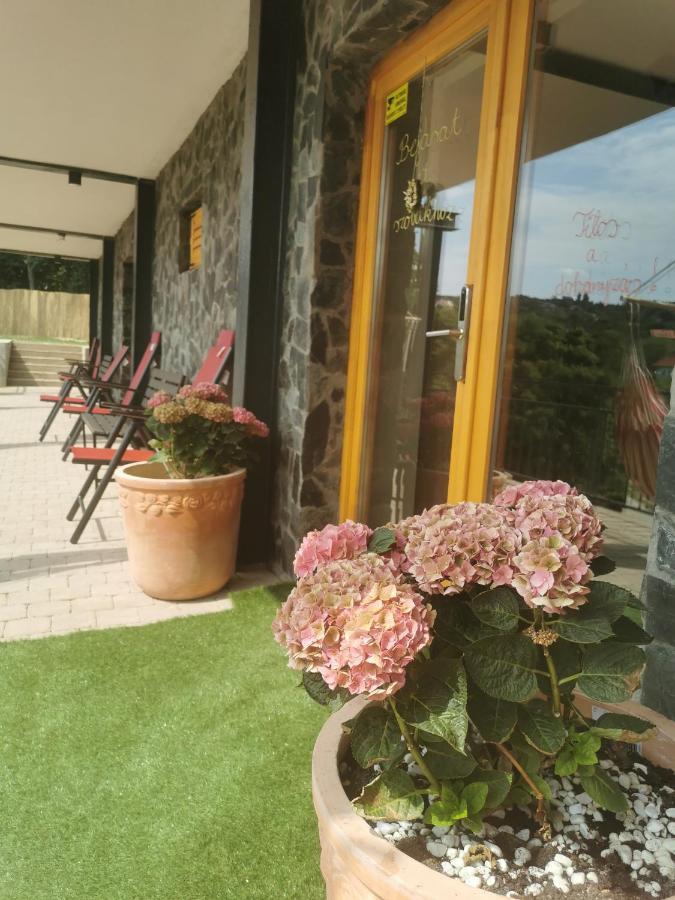 Illaberek Vendeghaz Hotel Sukoró Екстериор снимка