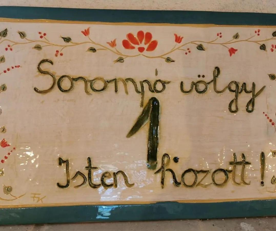 Illaberek Vendeghaz Hotel Sukoró Екстериор снимка