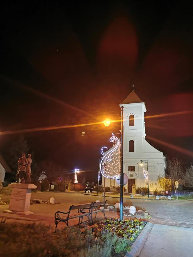 Illaberek Vendeghaz Hotel Sukoró Екстериор снимка